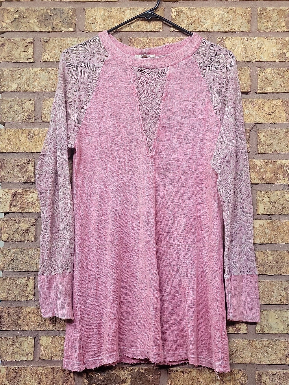 Gimmicks by BKE Pink Lace Sleeve Knit Tunic Top Medium Boho Stretch